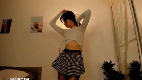 Snapshot of ssash1mii chatting on 11/30/25, 12:36 Hey guys i miss you so much online show from 11/30/25, 12:36