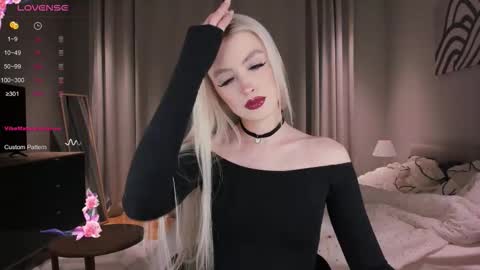 Alexandra online show from 11/20/25, 10:09