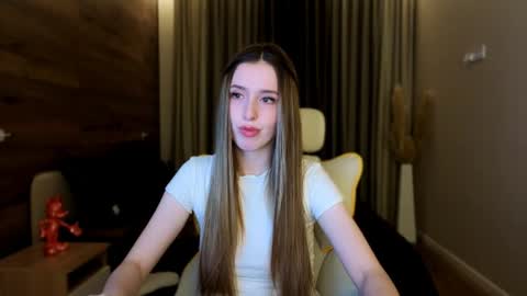 Snapshot of ssurf_time chatting on 07/12/26, 07:05 Chloe online show from 07/12/26, 07:05