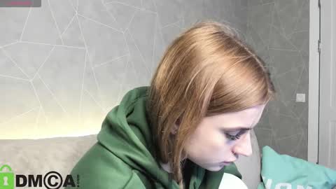 Stacey GMT5 Mo Tu We Th Fr Sa 3am -10am online show from 12/22/25, 01:13