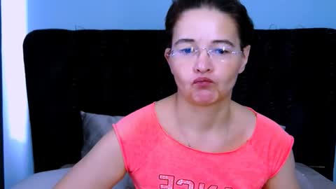 Snapshot of staceydarling chatting on 02/19/26, 12:12 staceydarling online show from 02/19/26, 12:12