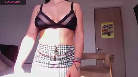 TWstacymalibu110 online show from 10/19/25, 02:07