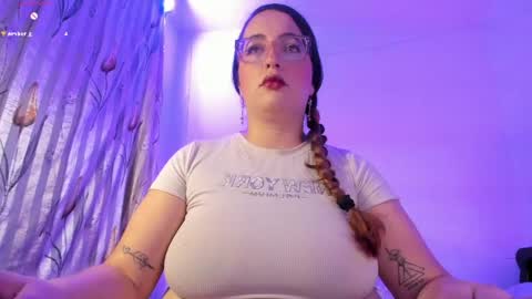 Snapshot of stacy_millerr chatting on 04/28/26, 10:48 Stacy Boobs online show from 04/28/26, 10:48