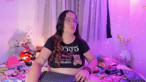 Snapshot of stacy_millerr chatting on 05/21/26, 10:00 Stacy Boobs online show from 05/21/26, 10:00