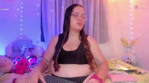 Snapshot of stacy_millerr chatting on 06/04/26, 12:33 Stacy Boobs online show from 06/04/26, 12:33
