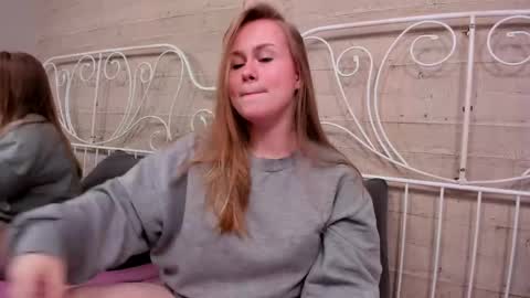 Snapshot of stacy_moorexx chatting on 04/28/26, 08:58 STACY online show from 04/28/26, 08:58