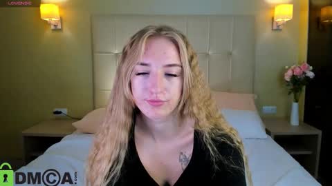 Snapshot of stacy_riiver chatting on 09/24/25, 07:55 Stacy Mon Tue Wed Thu Fri Sun GMT GMT 3 1000am - 0400pm online show from 09/24/25, 07:55