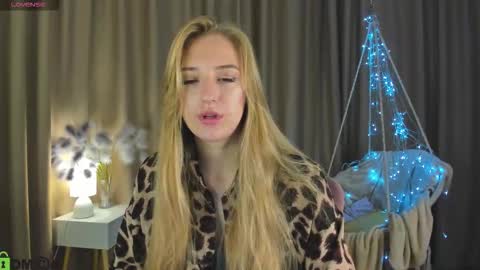 Snapshot of stacy_riiver chatting on 10/12/25, 09:19 Stacy Mon Tue Wed Thu Fri Sun GMT GMT 3 1000am - 0400pm online show from 10/12/25, 09:19