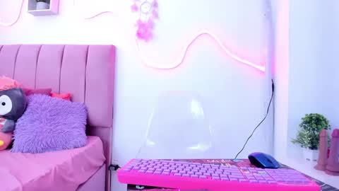 Snapshot of stacy_vegas chatting on 09/24/25, 02:42 estecy online show from 09/24/25, 02:42