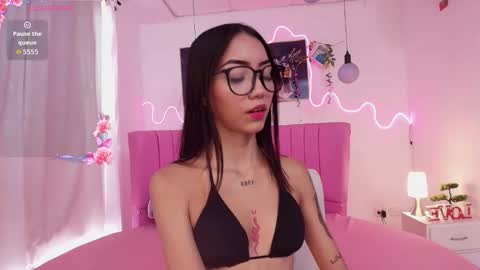 Snapshot of stacy_vegas chatting on 10/21/25, 02:18 estecy online show from 10/21/25, 02:18