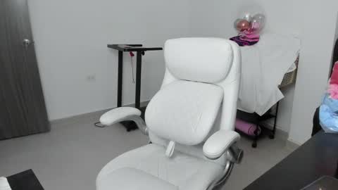 Snapshot of stacy_woods chatting on 11/26/25, 02:23 Zulma Yisset online show from 11/26/25, 02:23