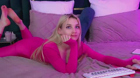 Snapshot of stacyevancesss chatting on 11/11/25, 08:53 StacyEvances online show from 11/11/25, 08:53