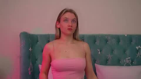 Snapshot of stacyevancesss chatting on 12/17/25, 06:08 StacyEvances online show from 12/17/25, 06:08
