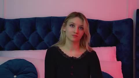 Snapshot of stacyevancesss chatting on 02/19/26, 07:15 StacyEvances online show from 02/19/26, 07:15
