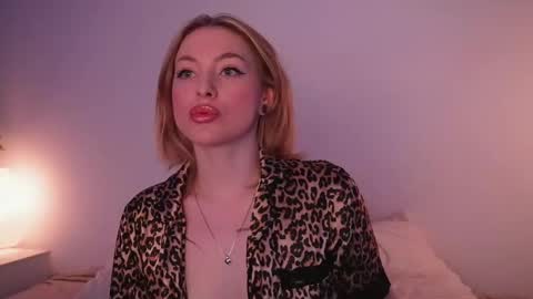 Snapshot of stanovaya300kg chatting on 02/21/26, 01:01 Kristina online show from 02/21/26, 01:01