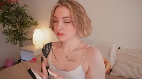 Snapshot of stanovaya300kg chatting on 03/22/26, 01:14 Kristina online show from 03/22/26, 01:14