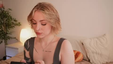 Snapshot of stanovaya300kg chatting on 03/24/26, 01:27 Kristina online show from 03/24/26, 01:27