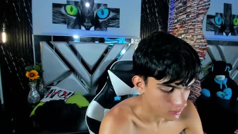 Snapshot of star_blew chatting on 12/03/24, 02:05 star_blew online show from 12/03/24, 02:05