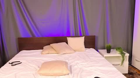 Snapshot of star_madison chatting on 10/18/25, 04:15 Madison online show from 10/18/25, 04:15