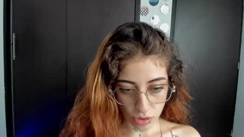 Snapshot of star_shooting chatting on 10/11/25, 08:40 star_shooting online show from 10/11/25, 08:40