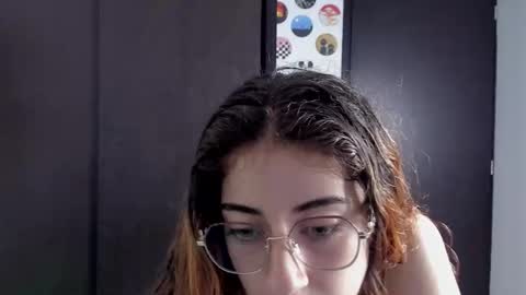 Snapshot of star_shooting chatting on 10/15/25, 10:43 star_shooting online show from 10/15/25, 10:43