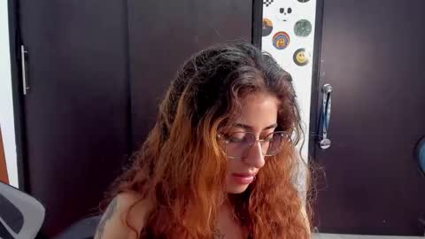 Snapshot of star_shooting chatting on 10/24/25, 01:24 star_shooting online show from 10/24/25, 01:24