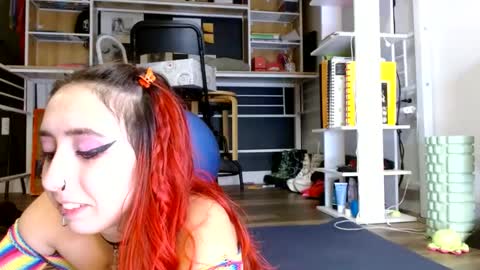 Snapshot of stara_dreams chatting on 01/30/25, 07:39 Stara Winters online show from 01/30/25, 07:39