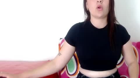 Snapshot of starcutenoir chatting on 06/04/26, 01:50 ESTRELLA online show from 06/04/26, 01:50