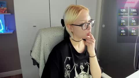 Snapshot of starelli chatting on 03/24/26, 02:44 Kate online show from 03/24/26, 02:44