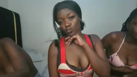 Snapshot of stargirl_lia chatting on 10/11/25, 02:26 lia online show from 10/11/25, 02:26