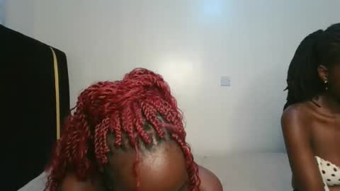 Snapshot of stargirl_lia chatting on 10/31/25, 06:53 lia online show from 10/31/25, 06:53