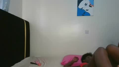 Snapshot of stargirl_lia chatting on 11/28/25, 08:28 lia online show from 11/28/25, 08:28