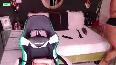 Snapshot of starhappy chatting on 09/14/25, 01:38 Welcome Im VICTORIA  Your love is my passion activate my love and moaning with your tips and enjoy with me online show from 09/14/25, 01:38