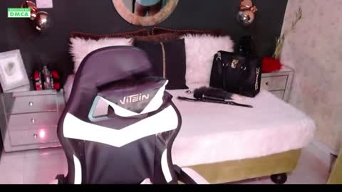 Welcome Im VICTORIA  Your love is my passion activate my love and moaning with your tips and enjoy with me online show from 08/01/26, 02:22