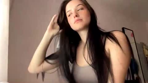 Lola online show from 06/16/26, 10:07