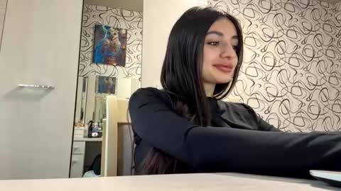 Snapshot of starlapelino chatting on 06/12/26, 04:11 Kiki online show from 06/12/26, 04:11
