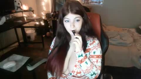 Snapshot of starlight09102 chatting on 12/23/24, 05:22 Starlight online show from 12/23/24, 05:22