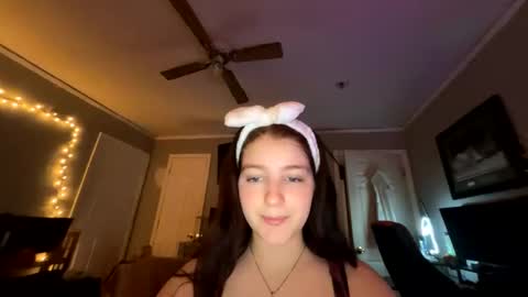 Snapshot of starlight09102 chatting on 01/08/25, 07:45 Starlight online show from 01/08/25, 07:45