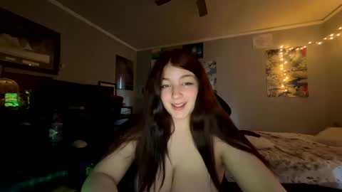 Snapshot of starlight09102 chatting on 03/06/25, 10:04 Starlight online show from 03/06/25, 10:04