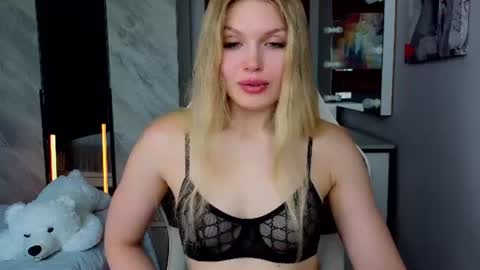 Caroline online show from 06/29/26, 07:03