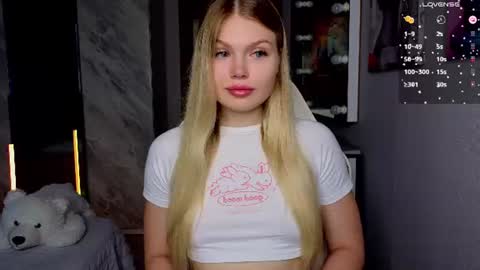 Caroline online show from 08/04/26, 03:53