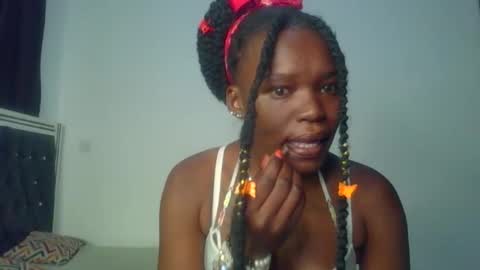 Snapshot of starlight_c chatting on 10/15/25, 05:57 starlight_c online show from 10/15/25, 05:57