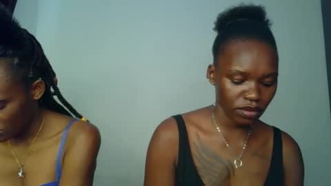 Snapshot of starlight_c chatting on 11/18/25, 10:09 starlight_c online show from 11/18/25, 10:09