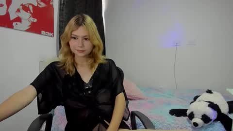 Snapshot of starmoonly chatting on 12/01/25, 09:20 starmoonly online show from 12/01/25, 09:20