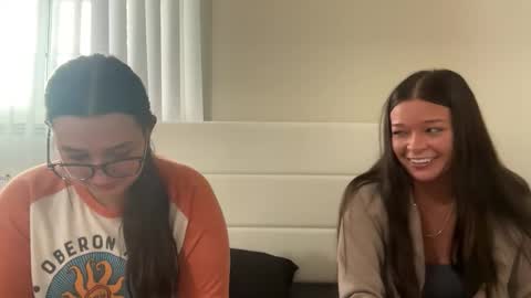 starqueenieee online show from 10/30/25, 10:21