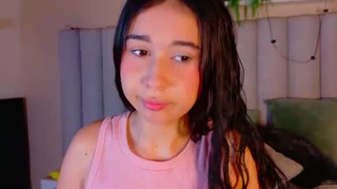 M O O N  online show from 06/17/26, 02:47