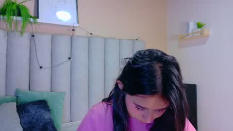 M O O N  online show from 06/19/26, 02:49