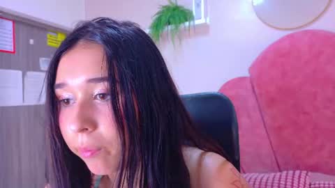 M O O N  online show from 06/25/26, 02:55