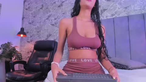 Sofia online show from 10/16/25, 10:27