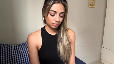 Mia online show from 04/18/26, 08:20